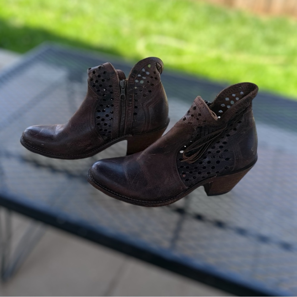 Shyanne Fuji Brown Leather Laser Cut Western Ankle Booties Womens Size 7 M